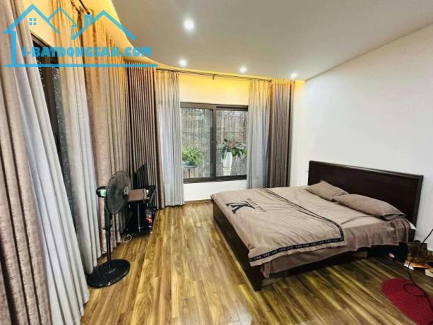 Bán nhà 7  tầng thang máy oto vào nhà, nội thất đẳng cấp, giá chỉ 18 tỷ! - 2