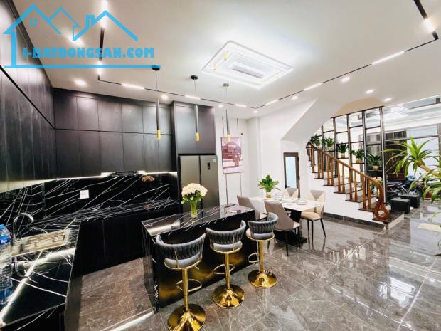 SIÊU PHẨM LÔ GÓC 3 THOÁNG – CÁCH PHỐ ĐẠI LA CHỈ 30M – NHÀ ĐẸP PHONG CÁCH LUXURY – GIÁ 12 - 1
