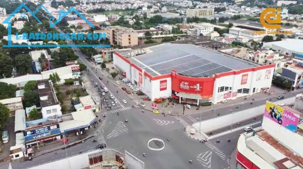 Bán nhà góc 2 mặt tiền Đồng Khởi, Tân Phong, Biên Hòa, 381m2, giá 13 tỷ 900.