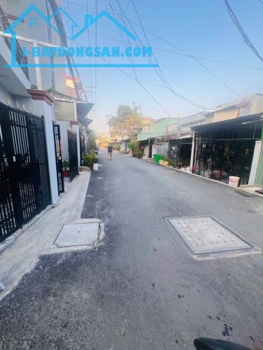 NHÀ PHỐ 3 TẦNG – HẺM XE HƠI ĐỔ CỬA – LÊ VĂN LƯƠNG, NHÀ BÈ – GIÁ NHỈNH 2 TỶ - 1