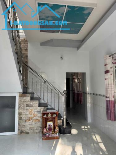 Nhà sổ riêng hoàn công 1 lầu 1 trệt 2.6 tỷ/81 m2, đường ô tô - 4