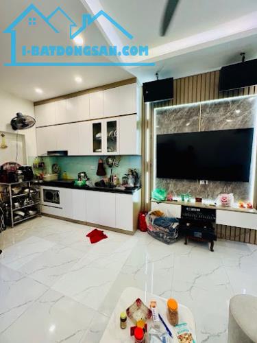 NHỈNH 5 TỶ CÓ NGAY NHÀ ĐẸP LUNG LINH - 5 TẦNG TRUNG TÂM HAI BÀ TRƯNG - SÁT PHỐ Ô TÔ GẦN -