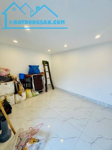 NHỈNH 5 TỶ CÓ NGAY NHÀ ĐẸP LUNG LINH - 5 TẦNG TRUNG TÂM HAI BÀ TRƯNG - SÁT PHỐ Ô TÔ GẦN - - 2