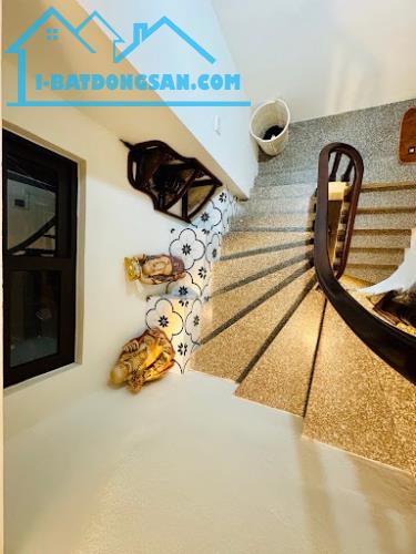 NHỈNH 5 TỶ CÓ NGAY NHÀ ĐẸP LUNG LINH - 5 TẦNG TRUNG TÂM HAI BÀ TRƯNG - SÁT PHỐ Ô TÔ GẦN - - 3