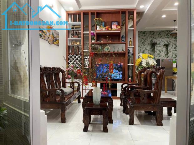 "Bán nhà 2 tầng , tặng nội thất - Đình Phong Phú -Tăng Nhơn Phú B - Q 9 - Diện tích : 82m² - 2