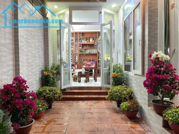 "Bán nhà 2 tầng , tặng nội thất - Đình Phong Phú -Tăng Nhơn Phú B - Q 9 - Diện tích : 82m² - 3