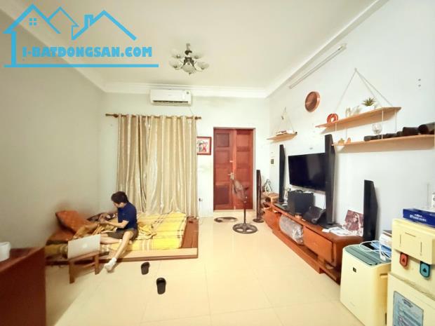 Nhà Hoàng Hoa Thám, Ba đình. 43m; MT 4.8; Giá 9 tỷ  BÁN ĐẤT TẶNG NHÀ - NGÕ NÔNG GẦN CHỢ - 2
