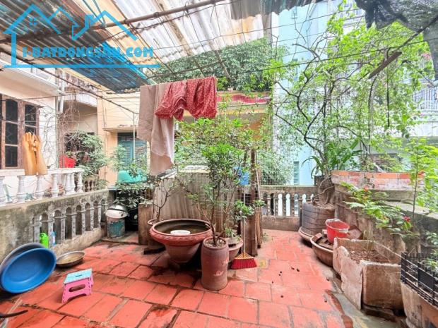 Nhà Hoàng Hoa Thám, Ba đình. 43m; MT 4.8; Giá 9 tỷ  BÁN ĐẤT TẶNG NHÀ - NGÕ NÔNG GẦN CHỢ - 4
