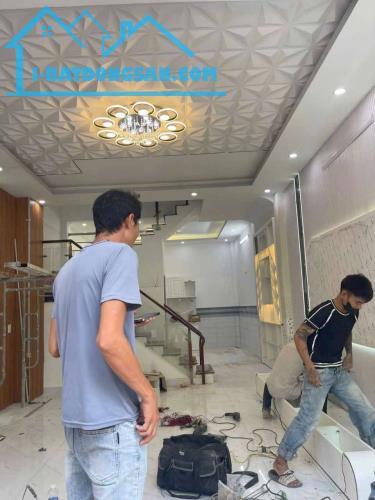 Bán nhà đang hoàn thiện TT Nhà Bè -  Diện tích: 4.6m x 11m - Giá: 5TỶ150 - 1
