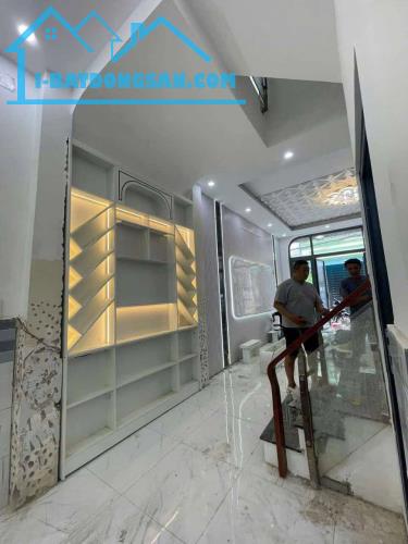 Bán nhà đang hoàn thiện TT Nhà Bè -  Diện tích: 4.6m x 11m - Giá: 5TỶ150 - 2