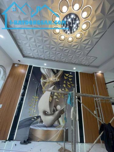 Bán nhà đang hoàn thiện TT Nhà Bè -  Diện tích: 4.6m x 11m - Giá: 5TỶ150 - 3