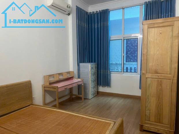 Cho thuê nhà ngõ Giếng Mứt, 3.5 tầng x 32m2, 2 ngủ, 8 Triệu ở gđ, nhóm ngoan