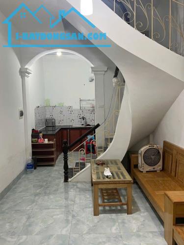 Cho thuê nhà ngõ Giếng Mứt, 3.5 tầng x 32m2, 2 ngủ, 8 Triệu ở gđ, nhóm ngoan - 4