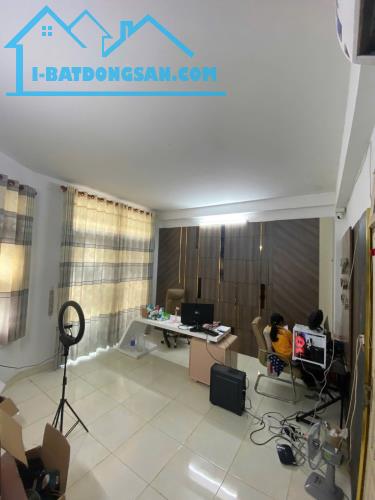BÁN NHÀ LÔ GÓC  - ĐƯỜNG NHỰA THÔNG THOÁNG- 3 TẦNG- 71M2- NGANG 5m - CHỦ THIỆN CHÍ XOẮN - 4