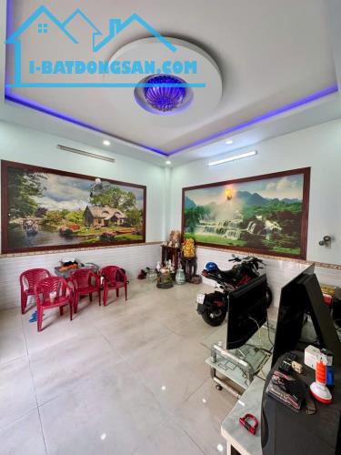 Nhà Giá Tốt Quận 12 – 4 Tầng – Gần Gò Vấp – Hẻm Xe Hơi Tránh – SHR