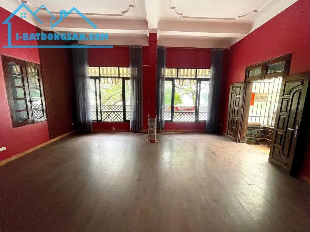 Cho thuê nhà Mặt Phố KD sầm uất Trúc Bạch 120/60 x 3 tầng, Cà Phê, Spa, Nhà hàng...