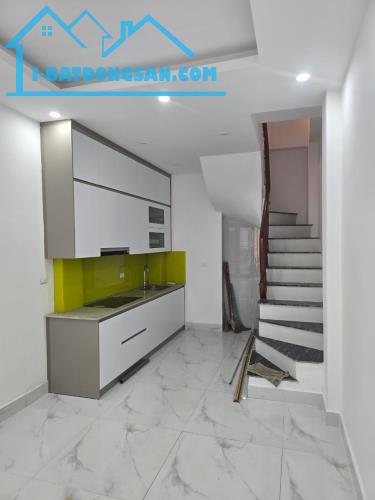 CHẤT NHƯ NƯỚC CẤT – NHÀ ĐẸP CỰC GẮT PHỐ NGUYỄN PHÚC LAI, 3 GIÂY NHÌN – 1 GIÂY YÊU – 0 - 2