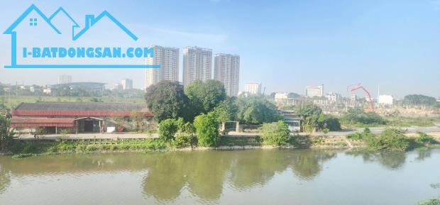 BÁN NHÀ 3 TẦNG GẦN VIMHOMES STAR CITY. VIEW SÔNG MÁT MẺ. Ô TÔ VÀO NHÀ.Gần ĐL HÙNG VƯƠNG