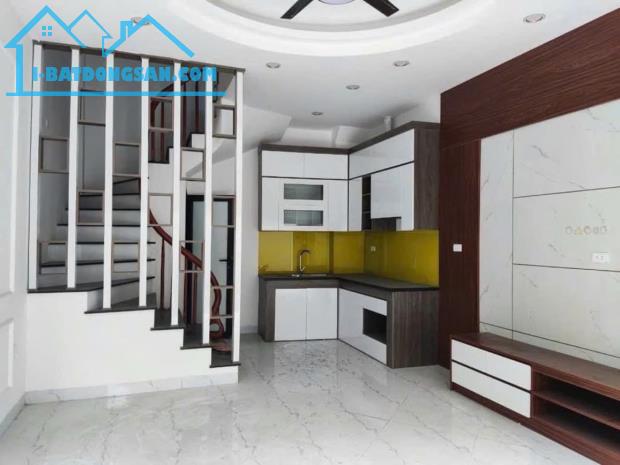 Nhà mới 36m2 x 5 tầng ,20m ra ô tô-ĐỐI DIỆN AEON LONG BIÊN- GẦN CẦU VĨNH TUY.