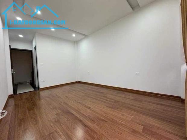 Nhà mới 36m2 x 5 tầng ,20m ra ô tô-ĐỐI DIỆN AEON LONG BIÊN- GẦN CẦU VĨNH TUY. - 3