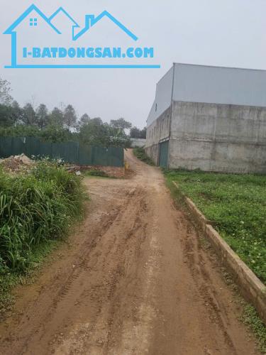 Quanh 2 tỷ làn 2 Ql6 tại Tiên Phương - giáp thị Trấn Chúc Sơn 
- Diện tích: 60m - 1