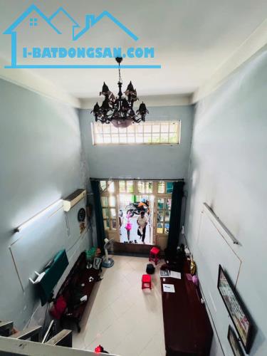 Bán nhà 3 tầng mặt tiền đường Hồ Thành Biên gần đường Phạm Hùng P5Q8 chỉ nhỉn 7 tỉ - 4