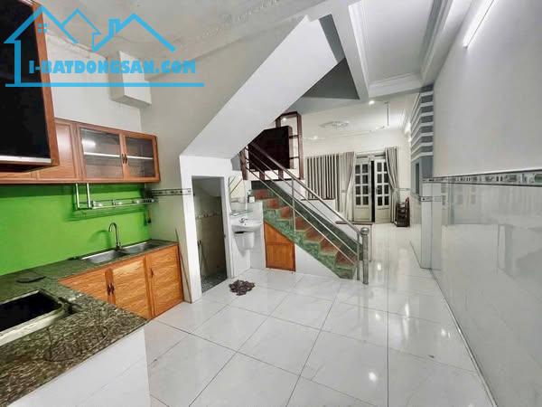 NHÀ HẺM 3M CHUẨN SÁT MẶT TIỀN - P11 GV SÁT NGAY KHU VIP CITYLAND. - 1