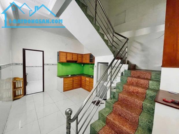 NHÀ HẺM 3M CHUẨN SÁT MẶT TIỀN - P11 GV SÁT NGAY KHU VIP CITYLAND. - 3