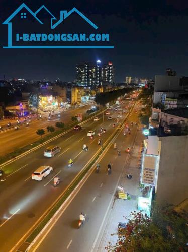 Bán nhà Mặt tiền Phạm Văn Đồng - gần CV Gia Định, DT: 9x10m, 5 Tầng - 14PN, 25.9 tỷ.