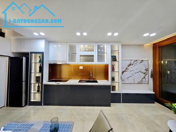 Bán nhà mặt tiền gần nhà ga T3 đường Nhất Chi Mai, (5 x 15m), trệt 4 lầu, ngay chợ sầm uất