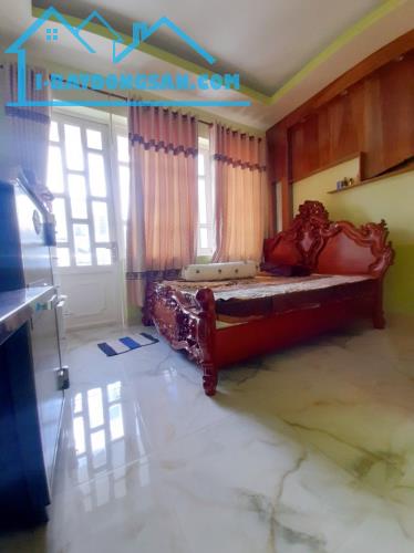 SIÊU PHẨM - 100M2 - 8X12,5M 3 TẦNG SÂN THƯỢNG 6PN 7WC - NGAY CẦU NHỊ THIÊN ĐƯỜNG Q8 - 8.2T - 3