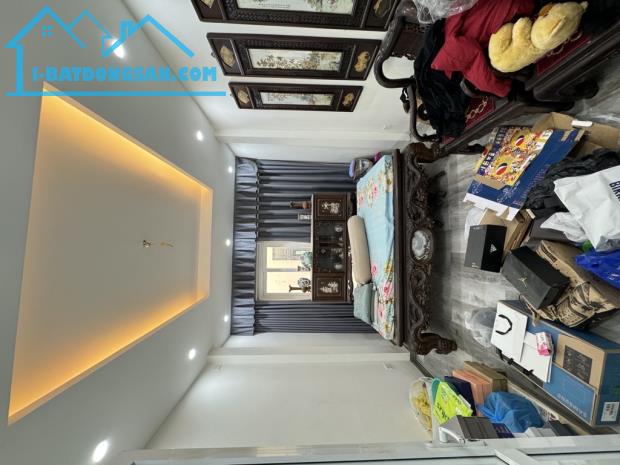 BÁN NHÀ HỒNG MAI BẠCH MAI ,HAI BÀ TRƯNG -45M2-5T- 8,3 TỶ ,60 M RA Ô TÔ ,PHỐ CHÍNH
