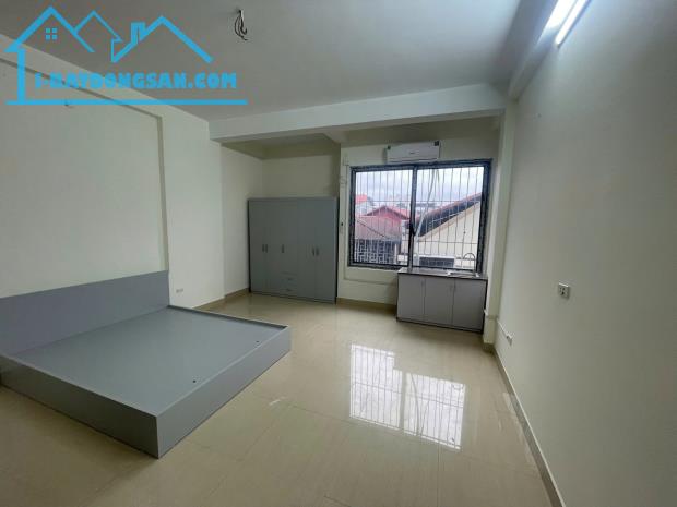Cho thuê nhà nguyên căn ngõ 68 Cầu Giấy 35m x 5T, 4PKK giá 16 triệu, có ban công - 1