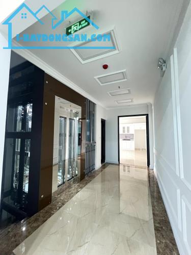 Bán tòa văn phòng mặt phố quận Cầu Giấy, giá 45,5 tỷ, 80m2, 6 tầng, vỉa hè rộng - 2