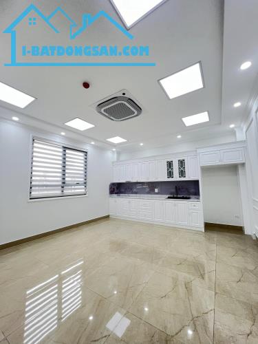 Bán tòa văn phòng mặt phố quận Cầu Giấy, giá 45,5 tỷ, 80m2, 6 tầng, vỉa hè rộng - 5