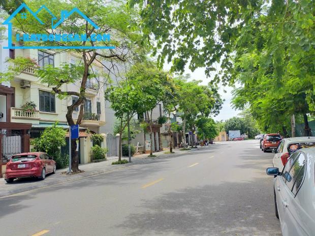 Bán nhà mặt phố Việt Hưng, 60m2, 5 tầng, gara, thang máy, 14 tỷ. - 1