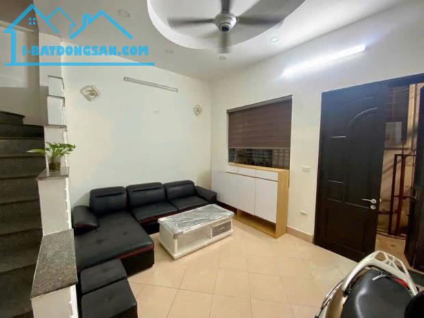 Cho thuê nhà Nguyễn Trãi, Thanh Xuân 4 tầng x 45m2, 4 ngủ, 13 Triệu ở hộ gia đình, Full đồ - 2
