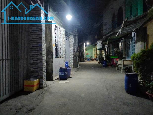 Chính chủ bán căn nhà 4 Tầng gần Bến xe An Sương, Quận 12, diện tích 120m2, sẵn sàng công