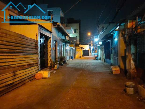 Chính chủ bán căn nhà 4 Tầng gần Bến xe An Sương, Quận 12, diện tích 120m2, sẵn sàng công - 1