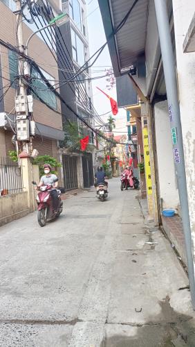 Bán nhà 2 thoáng Lạc Long Quân: 49m x 5 tầng, có sân thượng trồng rau