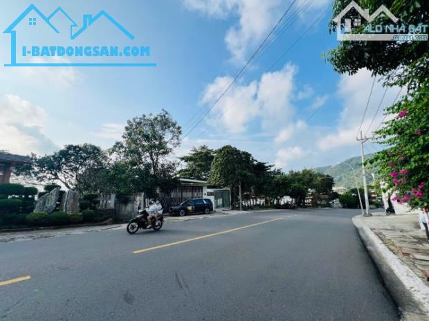 BÁN BIỆT THỰ BIỂN TRẦN PHÚ THÍCH HỢP NGHĨ DƯỠNG TRỰC DIỆN BIỂN DT 366M2 - 1