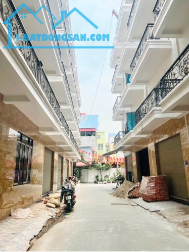 Mrs Tâm Bán nhà thô 4 tầng đường ô tô đỗ cửa ngay VinCom Thượng Lý, Hồng Bàng, Hải Phòng