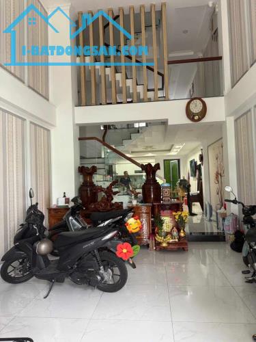 GẤP! Bán Nhà 5 Tầng, Hẻm Nhựa 10m, Thới An 16, Quận12-66m2-Gần Chợ, UBND-Giá Tốt Chỉ 6.6Tỷ - 1