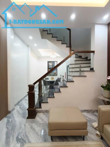 Bán nhà Phố Hoàng Ngân, Cầu Giấy, ô tô đỗ gần nhà , kinh doanh dòng tiền, 5 tầng 40m2 11.5 - 2