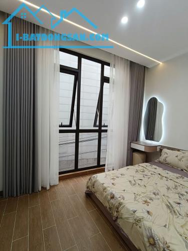Bán nhà Phố Hoàng Ngân, Cầu Giấy, ô tô đỗ gần nhà , kinh doanh dòng tiền, 5 tầng 40m2 11.5 - 4