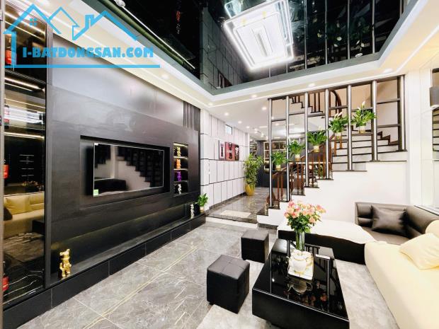 NHÀ PHÂN LÔ, 60M, VỊ TRÍ ĐẸP, KINH DOANH ĐỈNH, VỈA HÈ, Ô TÔ TRÁNH PHỐ NGUYỄN CHÁNH.