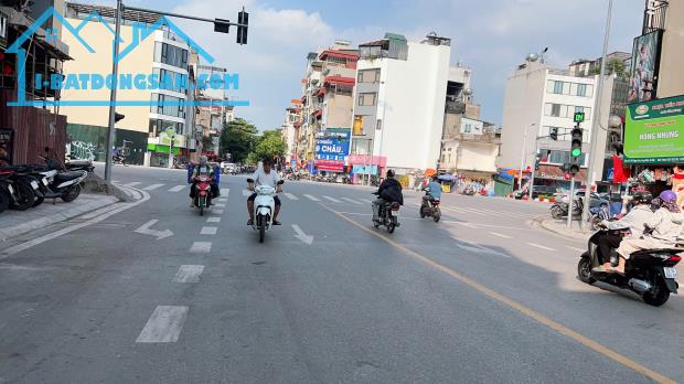 HƠN 8 TỶ, NHÀ NGỌC LÂM 40M, 4T, MT4M, Ô CHỜ THANG MÁY, CÁCH 20M RA SÂN XE 45 CHỖ QUAY ĐẦU.