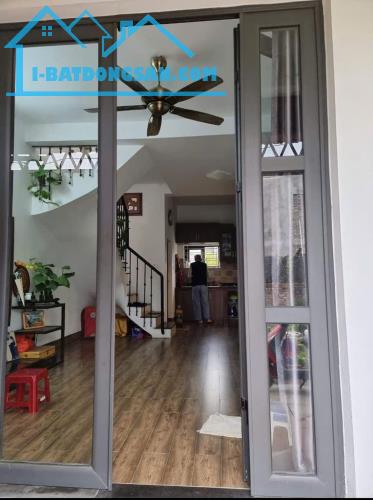 Nhà đẹp xinh xắn ngõ Âu Cơ - Đường thông, ô tô tránh - gần 3 tỷ - 2
