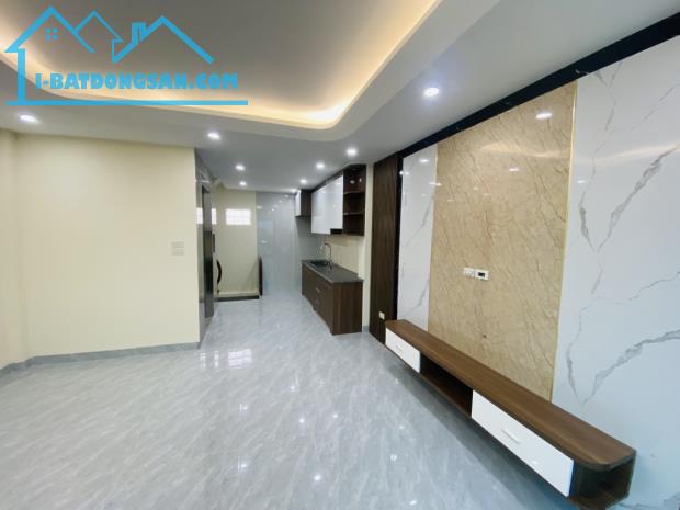 Bán nhà đẹp Phuc Đồng Lô Góc - -Oto tránh- Thang Máy-full Nội Thất- 9,5 tỷ (thương lượng)