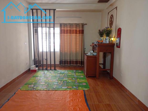 HƠN 8 TỶ, NHÀ NGUYỄN VĂN CỪ 40M, 4T, MT4M, Ô CHỜ THANG MÁY, 20M RA SÂN XE 45 CHỖ QUAY ĐẦU. - 1